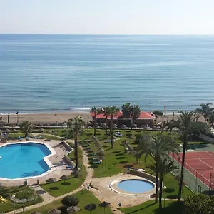 https://torremolinos-carihuela-1-linea-playa.hotelsinnerja.org